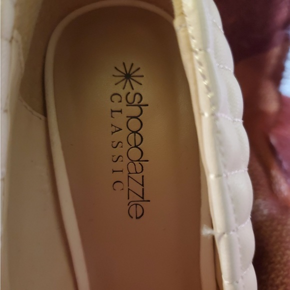 Vintage Cream Color Quilted Vegan Leather Pumps. 4.5" Heel. Size 8 - Picture 11 of 16